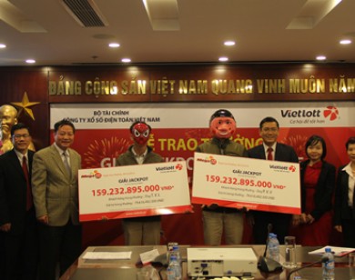Hai khách hàng ở Thái Bình, Bến Tre nhận giải Jackpot 160 tỷ
