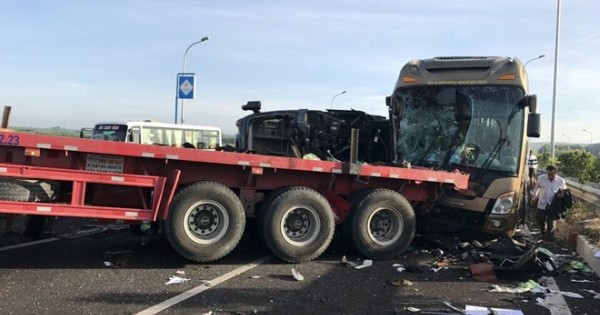 Tai nạn thảm khốc trên cao tốc: Một người chết, 17 người bị thương