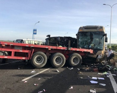 Tai nạn thảm khốc trên cao tốc: Một người chết, 17 người bị thương