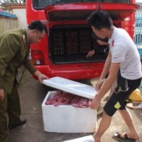 Đắk Lắk: Bắt gần 200 kg thịt hôi thối trên xe khách