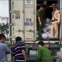 Bắt xe container chở hơn 2 tấn thực phẩm không rõ nguồn gốc