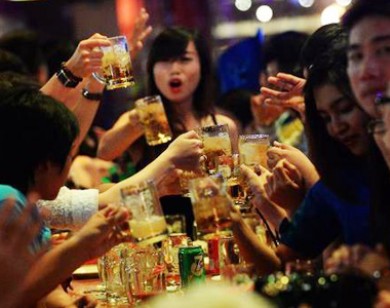 Hãng bia ngoại đặt cược vào 'bàn nhậu' của người Việt