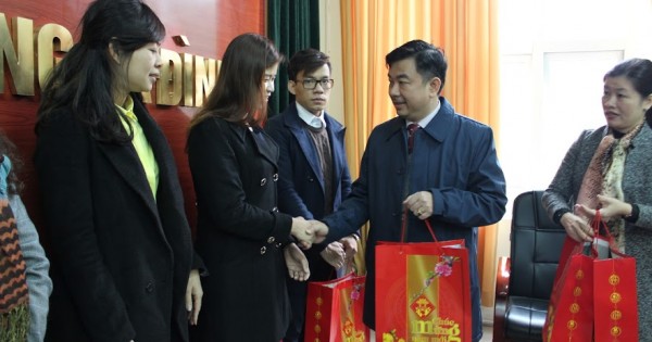 Trao 110 suất quà Tết cho các gia đình chính sách quận Thanh Xuân