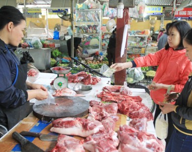 Cận Tết giá lợn hơi vẫn chạm đáy: "Giải cứu" bằng cách nào?