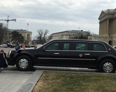 Trump sử dụng lại xe limousine của Obama