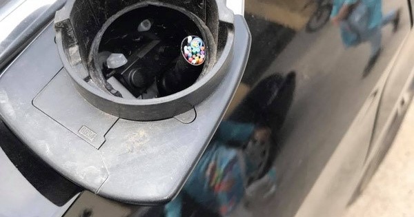 Lexus RX350 của MC Phan Anh bị vặt trộm gương chiều mùng 2 Tết
