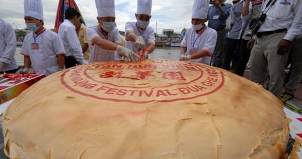 Từ người làm công thành 'vua' bánh pía miền Tây