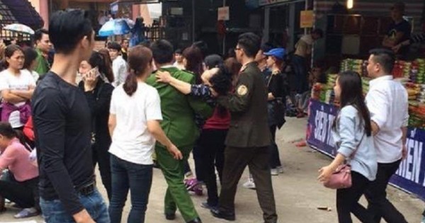 Bà cụ bị nhóm cô gái trẻ đánh ngất xỉu ở chùa Hương vì lỡ dẫm chân một cô gái