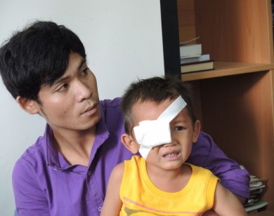 Nghịch dại, Dượng giơ súng bắn thẳng vào mắt cháu trai 3 tuổi