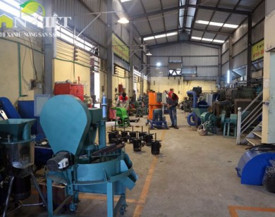 “Đột nhập” xưởng chế tạo máy nông nghiệp của “Vua sáng chế”