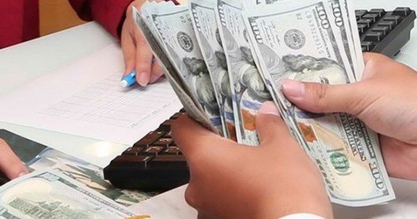 Giá USD ngân hàng tăng lên mốc 22.880 đồng, cao hơn thị trường tự do