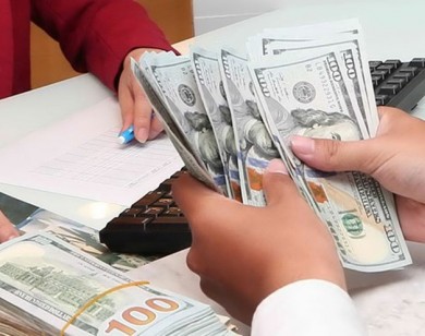 Giá USD ngân hàng tăng lên mốc 22.880 đồng, cao hơn thị trường tự do