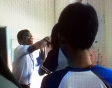 Vụ thầy trò đánh nhau túi bụi trong lớp học: Kỷ luật thầy và trò, khiển trách 2 học sinh quay clip tung lên mạng