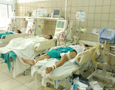 Hà Nội: Khởi tố điều tra vụ án ngộ độc rượu làm 12 sinh viên nhập viện