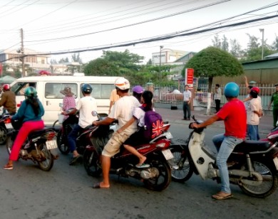 Phát hiện thi thể đôi nam nữ trẻ tuổi nằm trước cổng Nhà văn hóa Sóc Trăng vào lúc rạng sáng