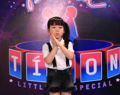 Bé gái 5 tuổi nói Tiếng Anh như gió, tự tin 