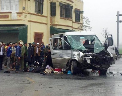 Xe tải đâm xe đón dâu ở Hà Nam, 3 người tử vong và 14 người bị thương nặng