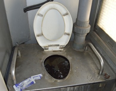 “Chấn động” nhà vệ sinh 168 tỷ trên tàu nguy cơ “vứt sọt rác”