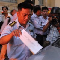 Lần đầu tiên ông Hải cho tháo niêm phong, không cẩu xe vi phạm