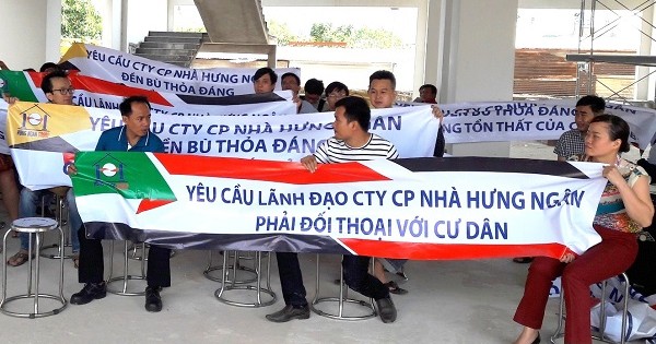 Chủ đầu tư Hưng Ngân thất hứa: Khách hàng giăng băng rôn đòi nhà