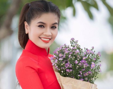 Ca sỹ, diễn viên Trần Thanh Thảo rất xinh đẹp trong trang phục áo dài truyền thống