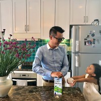 Tham gia hành trình Vinamilk Organic Farm Tour cùng gia đình ca sĩ Hoàng Bách