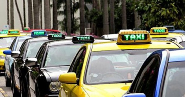 "Cởi trói" kinh doanh taxi: Nên hay không?