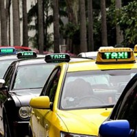 "Cởi trói" kinh doanh taxi: Nên hay không?
