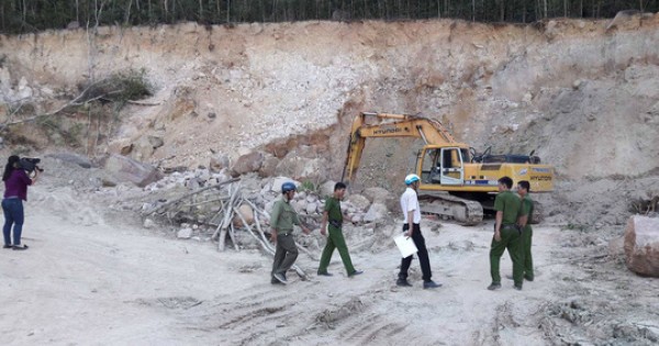 Bắt quả tang đoàn xe khai thác khoáng sản trái phép ở Phú Quốc