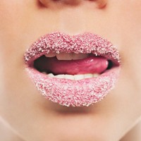 Giúp bạn gái 'nghiện son' thải độc chì cho môi hiệu quả nhất