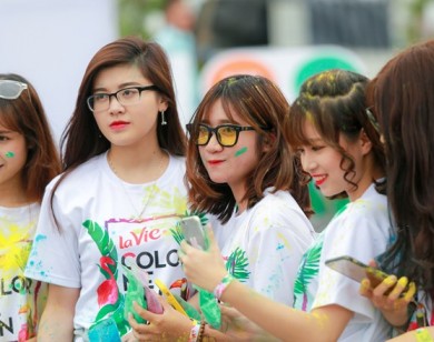 Trai xinh gái đẹp Hà Nội tưng bừng với lễ hội bột màu Color Me Run