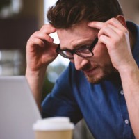Cách bảo vệ đôi mắt khi thường xuyên làm việc trên máy tính