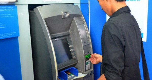 Ngân hàng muốn tăng phí ATM