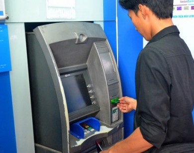 Ngân hàng muốn tăng phí ATM