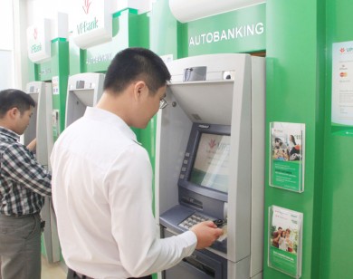 Lại bất bình vì phí ATM