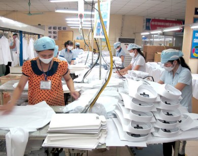 Tháng 4: Kim ngạch xuất nhập khẩu giảm 3,9%