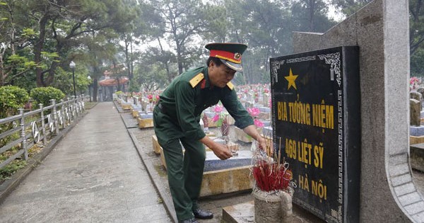 Báo Kinh tế & Đô thị dâng hương các anh hùng liệt sỹ tại nghĩa trang Trường Sơn
