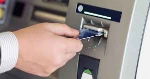 Tăng phí giao dịch ATM - lợi ít thiệt nhiều?