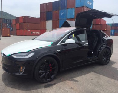 Ôtô điện Tesla Model X đầu tiên về Việt Nam