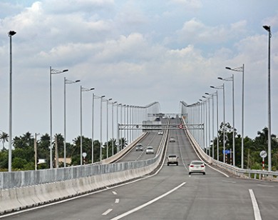 Không giảm tốc độ tối đa qua cầu Long Thành