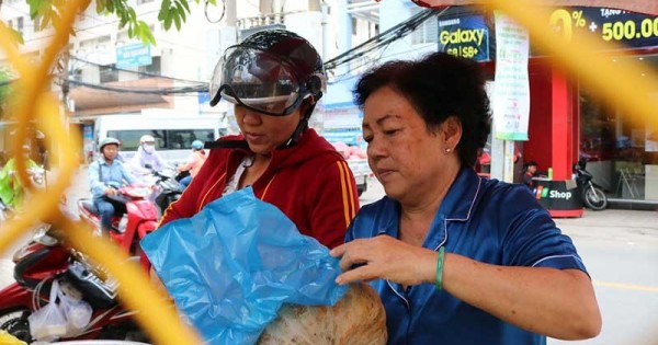 Người Sài gòn lại tiếp tục giải cứu bí đỏ