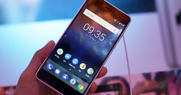 Trên tay Nokia 6 chính hãng tại Việt Nam: Sự trở lại của "ông hoàng" một thời!