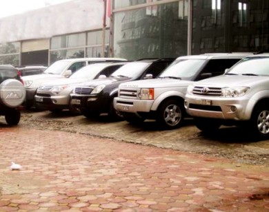 12 chiếc ô tô ở Nghệ An được thanh lý với tổng số tiền gần 600 triệu đồng
