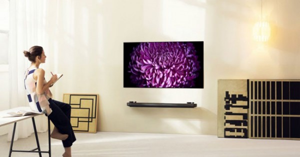 Đánh giá tivi LG OLED Signature: thiết kế hiện đại, mức giá khá cao