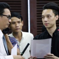 Lữ Minh Nghĩa giao nộp 5 bức thư viết trên nylon trong suốt nhận từ Thùy Dung