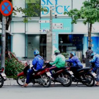 Tài xế 'xe ôm' Uber được chiêu dụ sang Grab