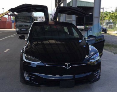 SUV điện Tesla Model X P100D giá 8 tỷ đồng đã có mặt tại Việt Nam