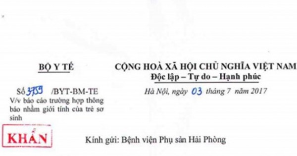 Bác sĩ thông báo sinh con trai, lúc nhận là con gái
