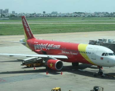 Máy bay đi Seoul phải vòng về Tân Sơn Nhất cấp cứu khách bị tim