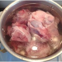 Mẹo hầm xương nhanh nhừ, nước trong vắt